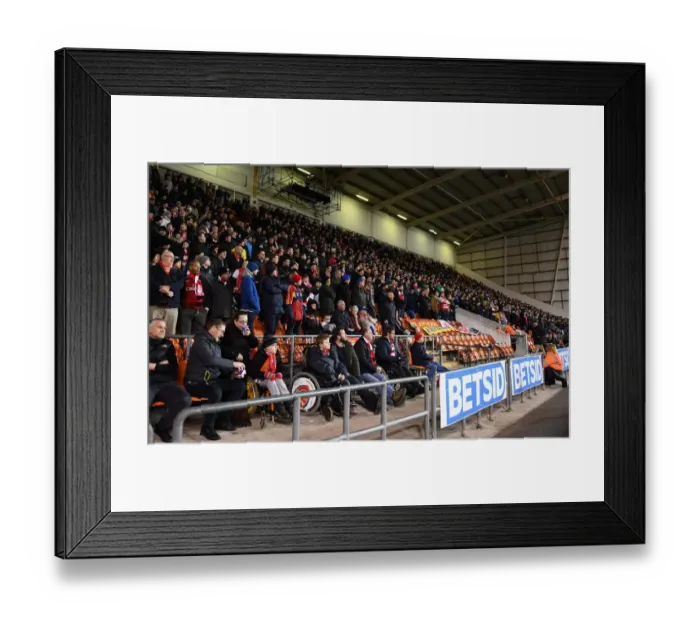 Framed Print : Arsenal Fans at Blackpool's Bloomfield Road during FA Cup Third Round Match
