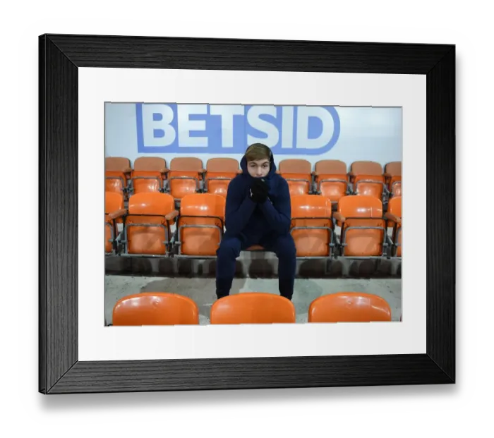 Framed Print : Arsenal's Emile Smith Rowe Prepares for FA Cup Clash against Blackpool Framed Print : Arsenal's Emile Smith Rowe Prepares for FA Cup Clash against Blackpool