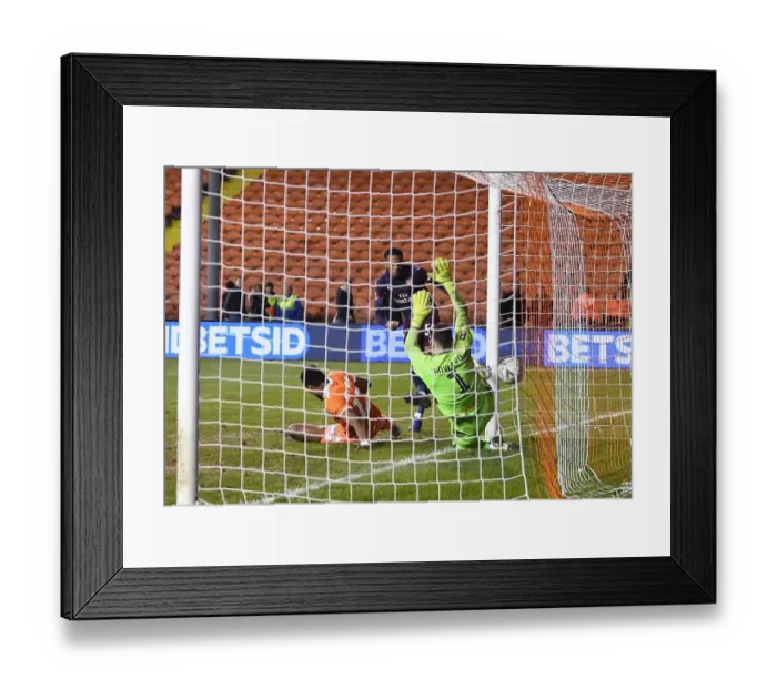 Framed Print : Arsenal's Joe Willock Scores Brace: FA Cup Victory over Blackpool Framed Print : Arsenal's Joe Willock Scores Brace: FA Cup Victory over Blackpool