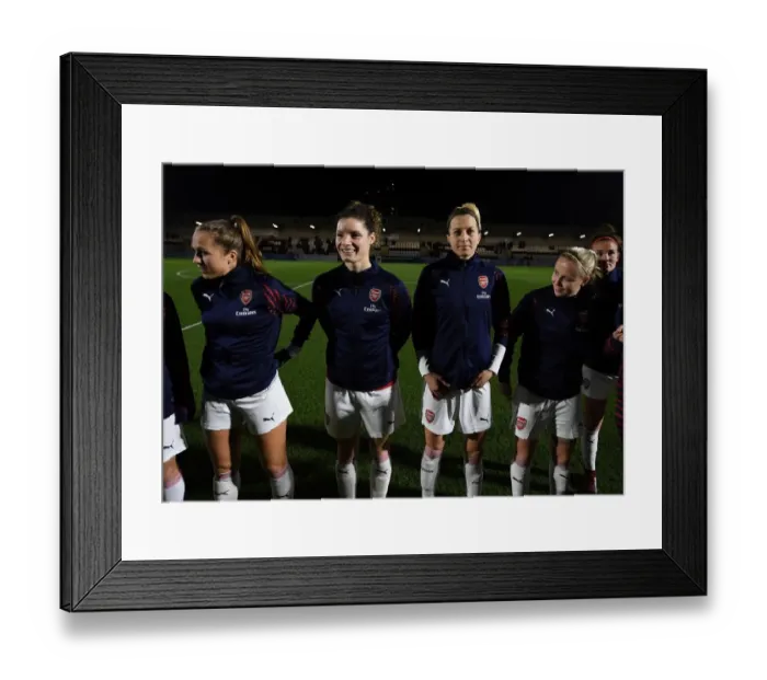 Framed Print : Lia Walti, Dominique Bloodworth