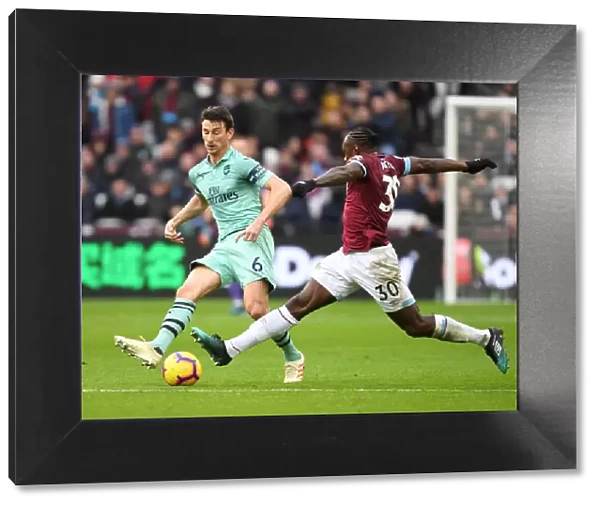 Clash at London Stadium: Laurent Koscielny vs Michail Antonio - West Ham United vs Arsenal FC, Premier League 2018-19