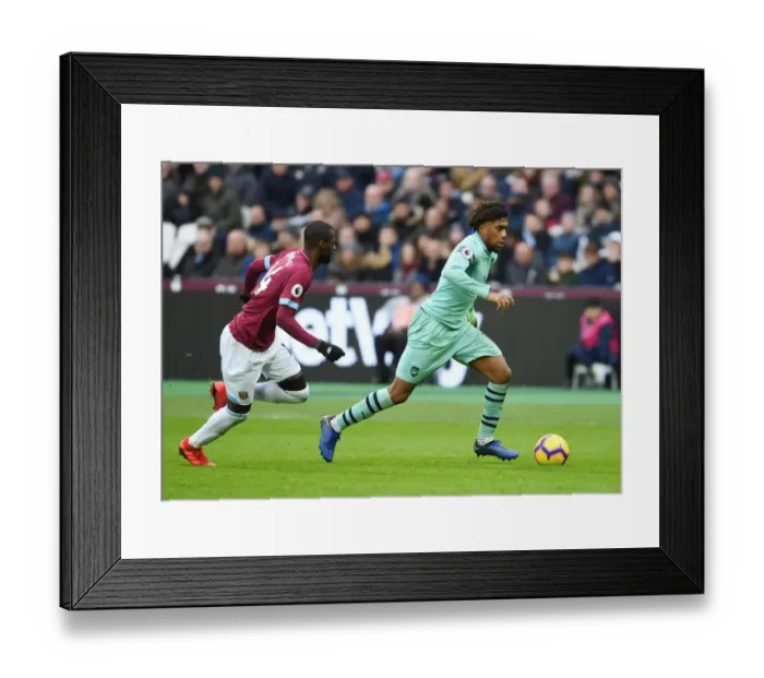 Framed Print : Arsenal's Alex Iwobi Outmaneuvers West Ham's Pedro Obiang in Premier League Clash