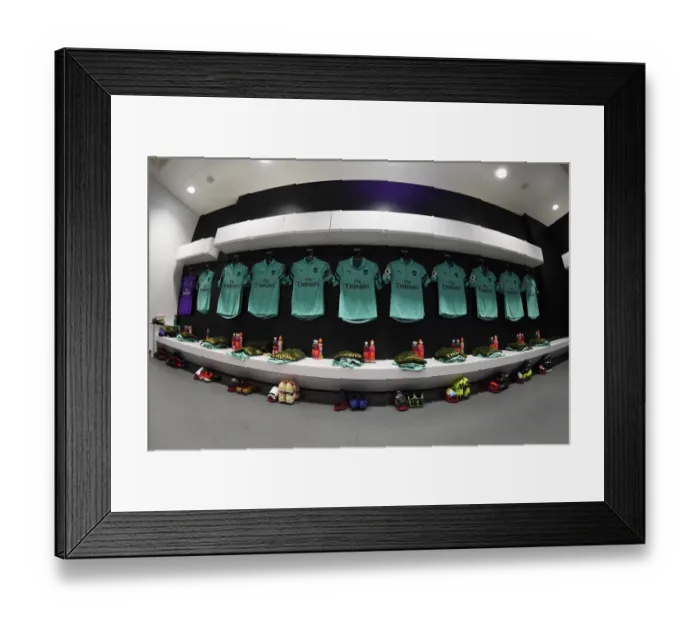 Framed Print : Arsenal Changing Room Before West Ham United Clash in Premier League Framed Print : Arsenal Changing Room Before West Ham United Clash in Premier League