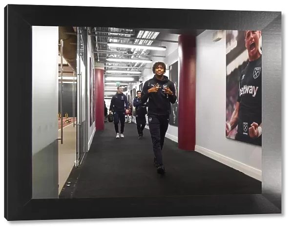 Arsenal's Alex Iwobi Heads to the Changing Room before West Ham Clash