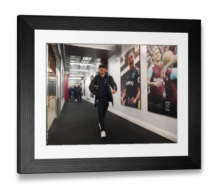 Framed Print : Bellerin Heads to Arsenal Changing Room Before West Ham Showdown
