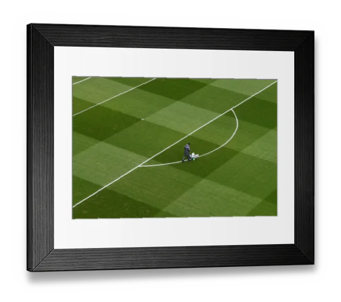 Framed Print : Preparing for Battle: Arsenal vs Manchester United - The FA Cup Fourth Round at Emirates Stadium Framed Print : Preparing for Battle: Arsenal vs Manchester United - The FA Cup Fourth Round at Emirates Stadium