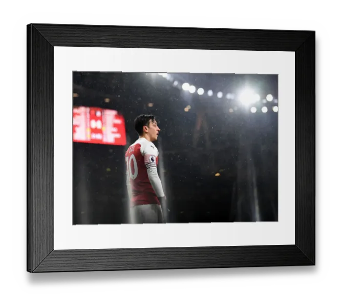 Framed Print : Arsenal's Ozil Shines: Crushing Cardiff City 3-0 (2018-19) Framed Print : Arsenal's Ozil Shines: Crushing Cardiff City 3-0 (2018-19)