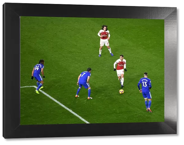 Arsenal's Mesut Ozil Slices Through Cardiff Defense in Premier League Clash (Arsenal v Cardiff City, 2018-19)