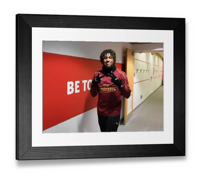 Framed Print : Arsenal's Alex Iwobi Prepares for Cardiff Clash in Premier League