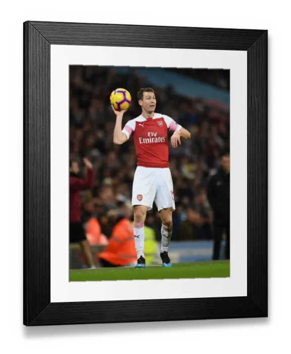 Framed Print : Arsenal's Stephan Lichtsteiner Faces Manchester City in Premier League Clash (2018-19) Framed Print : Arsenal's Stephan Lichtsteiner Faces Manchester City in Premier League Clash (2018-19)