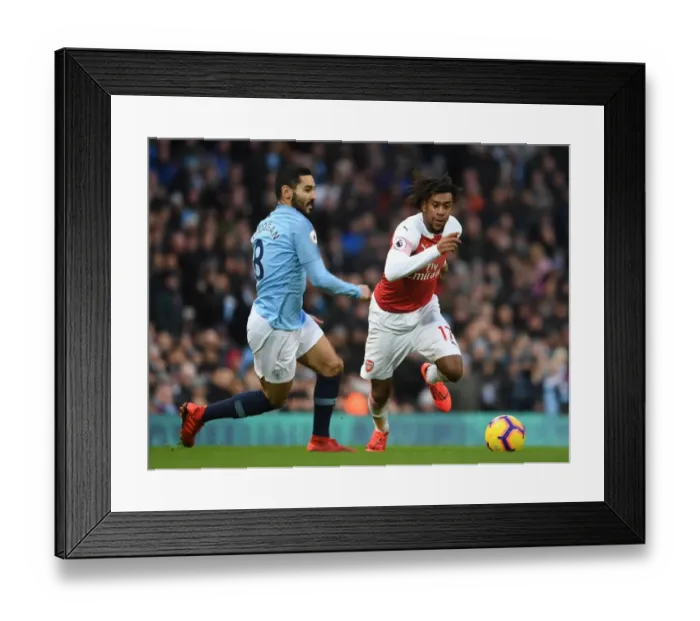 Framed Print : Arsenal's Alex Iwobi Outmaneuvers Manchester City's Ilkay Gundogan in Premier League Clash (Manchester City vs Arsenal 2018-19)