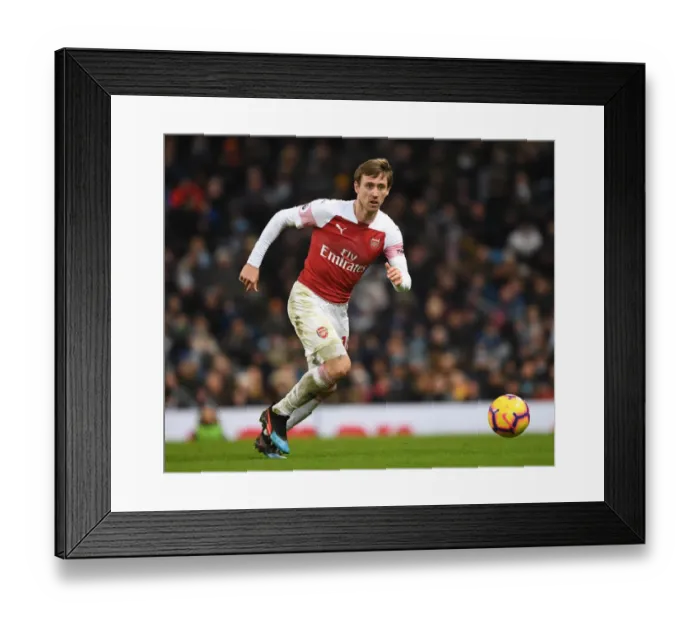 Framed Print : Nacho Monreal: Arsenal's Focus in Manchester City Showdown (2018-19) Framed Print : Nacho Monreal: Arsenal's Focus in Manchester City Showdown (2018-19)