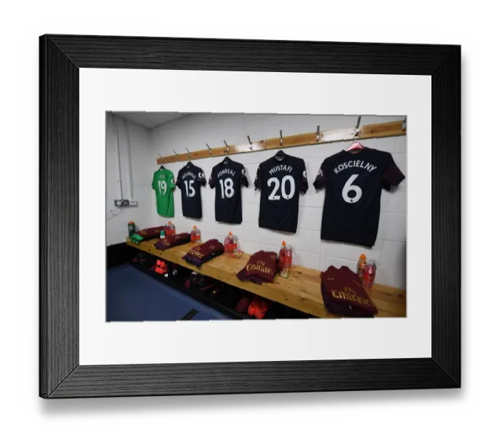 Framed Print : Arsenal FC: Pre-Match Focus at Huddersfield Changing Room
