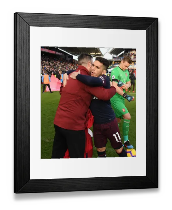 Framed Print : Arsenal's Lucas Torreira Embraces Kit Manager Before Huddersfield Match