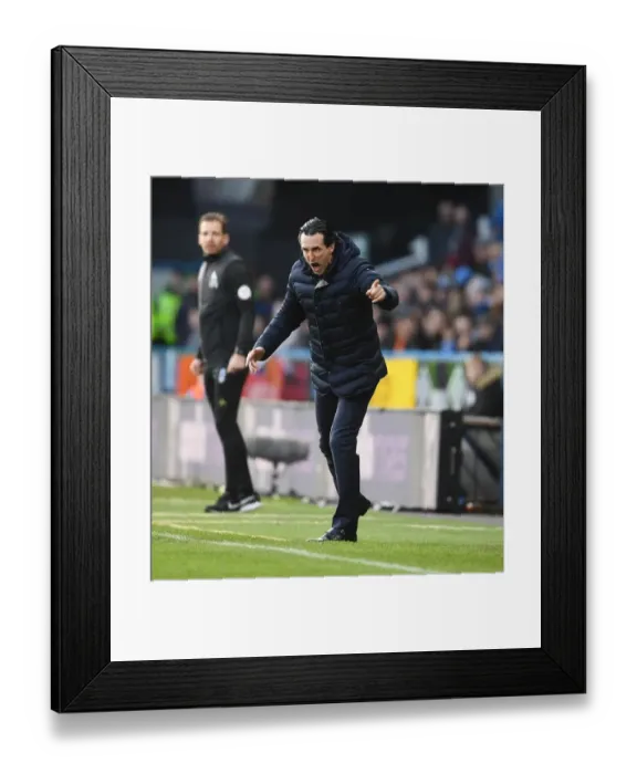 Framed Print : Unai Emery Focuses on Arsenal Tactics During Huddersfield Match