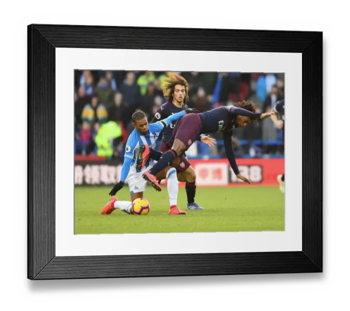 Framed Print : Arsenal's Alex Iwobi Faces Off Against Huddersfield's Juninho Bacuna in Premier League Clash