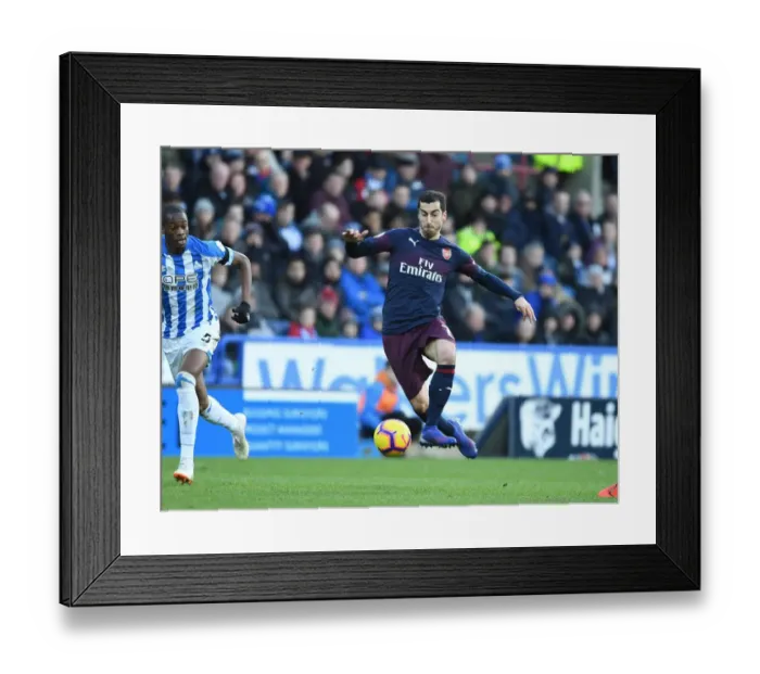 Framed Print : Arsenal's Mkhitaryan in Action: Huddersfield Clash, Premier League