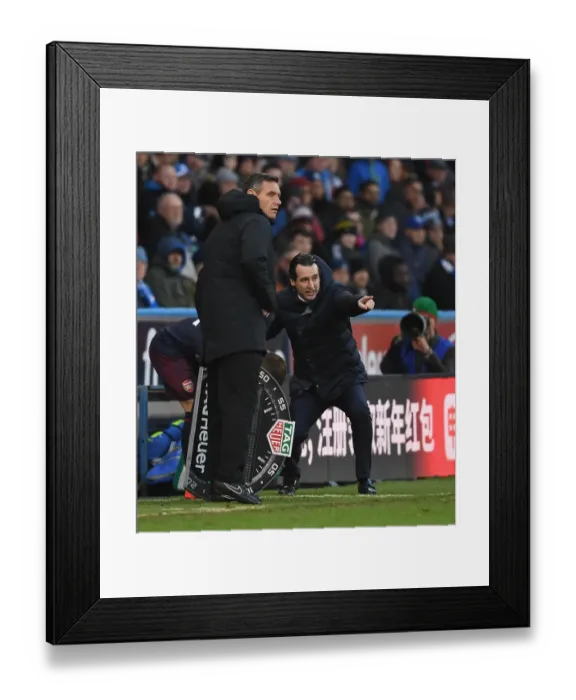 Framed Print : Unai Emery and Andre Marriner During Huddersfield vs Arsenal Premier League Match Framed Print : Unai Emery and Andre Marriner During Huddersfield vs Arsenal Premier League Match