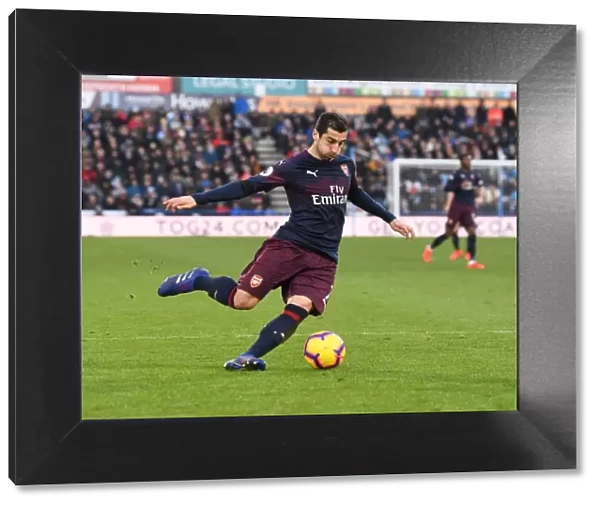 Mkhitaryan in Action: Arsenal vs. Huddersfield, Premier League