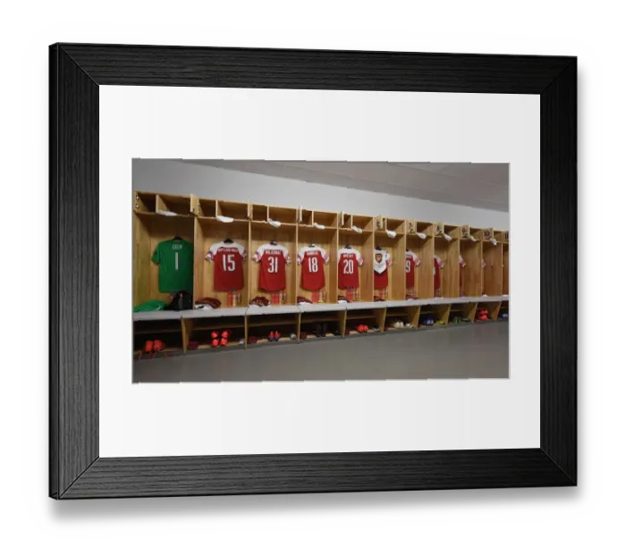 Framed Print : Arsenal's Pre-Match Huddle: BATE Borisov vs Arsenal, UEFA Europa League Round of 32 (First Leg)