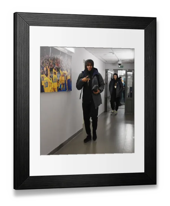 Framed Print : Arsenal's Alex Iwobi Prepares for BATE Borisov Europa League Clash