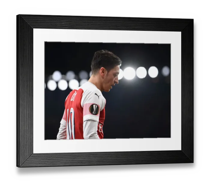Framed Print : Mesut Ozil in Europa League Action: Arsenal vs. BATE Borisov (2018-19) Framed Print : Mesut Ozil in Europa League Action: Arsenal vs. BATE Borisov (2018-19)