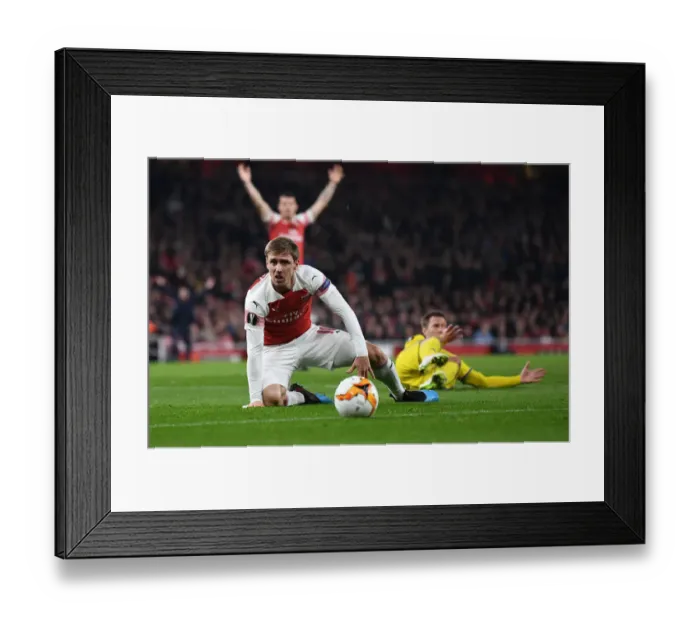 Framed Print : Nacho Monreal in Europa League Action: Arsenal vs BATE Borisov (2018-19) Framed Print : Nacho Monreal in Europa League Action: Arsenal vs BATE Borisov (2018-19)