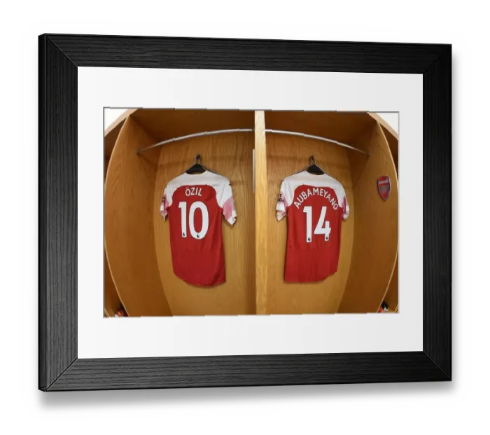 Framed Print : Arsenal FC v Southampton FC - Premier League