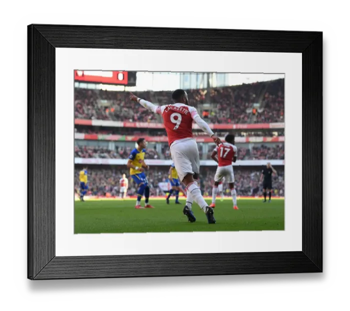 Framed Print : Alexis Lacazette in Action: Arsenal vs. Southampton, Premier League 2018-19