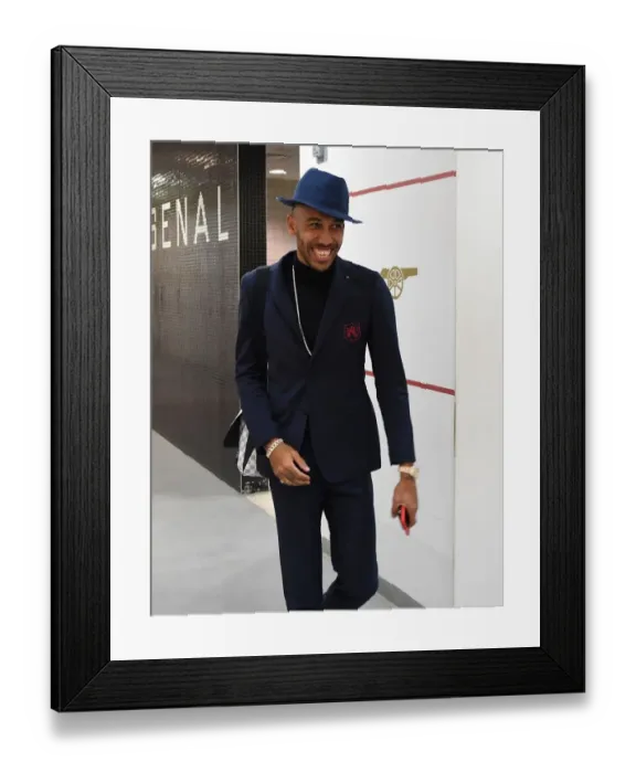 Framed Print : Arsenal's Aubameyang Prepares for Arsenal v Southampton Showdown (2018-19)