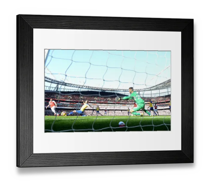 Framed Print : Henrikh Mkhitaryan scores Arsenals 2nd goal