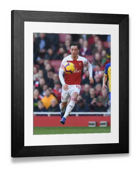Framed Print : Mesut Ozil in Action: Arsenal vs Southampton, Premier League 2018-19 Framed Print : Mesut Ozil in Action: Arsenal vs Southampton, Premier League 2018-19