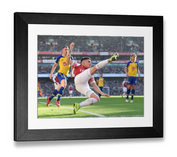 Framed Print : Lucas Torreira in Action: Arsenal vs Southampton, Premier League 2018-19