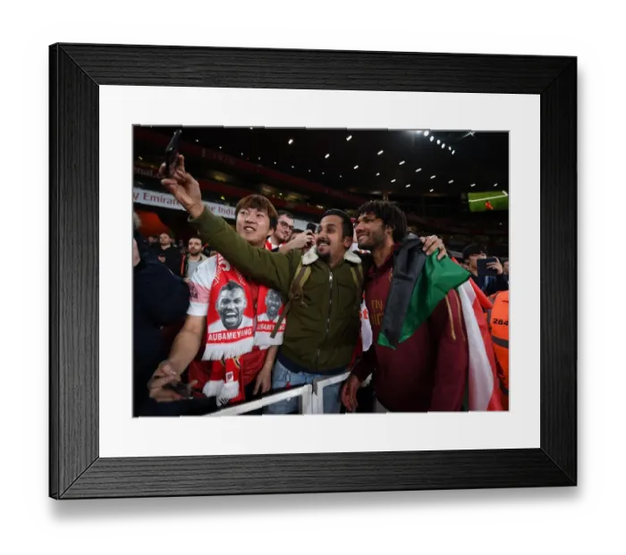 Framed Print : Mohamed Elneny (arsenal) meets an Eygtpian fan Framed Print : Mohamed Elneny (arsenal) meets an Eygtpian fan