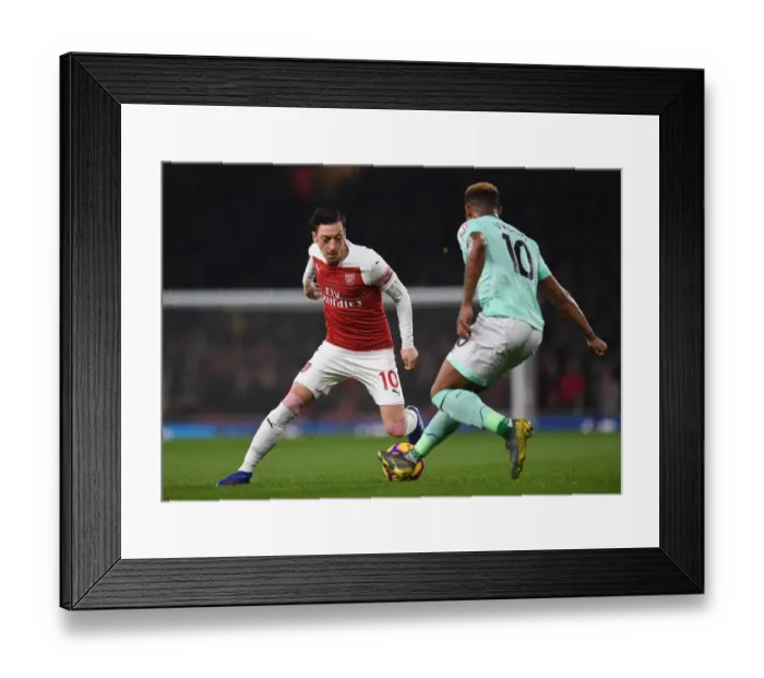Framed Print : Mesut Ozil vs Jordon Ibe: Battle at Emirates Stadium - Arsenal vs Bournemouth, Premier League 2018-19 Framed Print : Mesut Ozil vs Jordon Ibe: Battle at Emirates Stadium - Arsenal vs Bournemouth, Premier League 2018-19