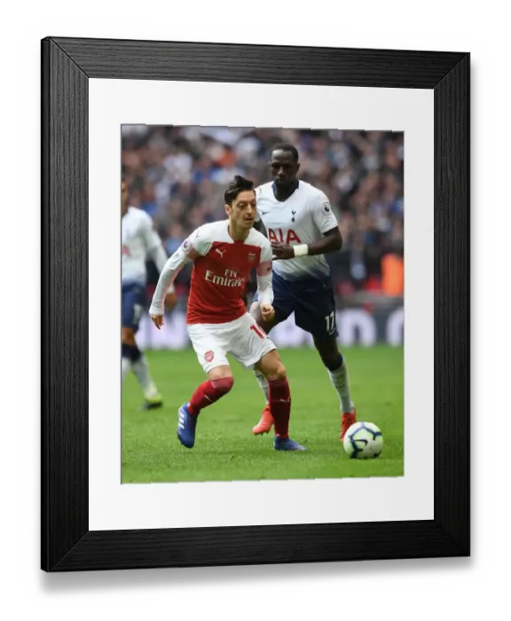 Framed Print : Mesut Ozil in Action: Tottenham Hotspur vs. Arsenal FC, Premier League 2018-19 Framed Print : Mesut Ozil in Action: Tottenham Hotspur vs. Arsenal FC, Premier League 2018-19