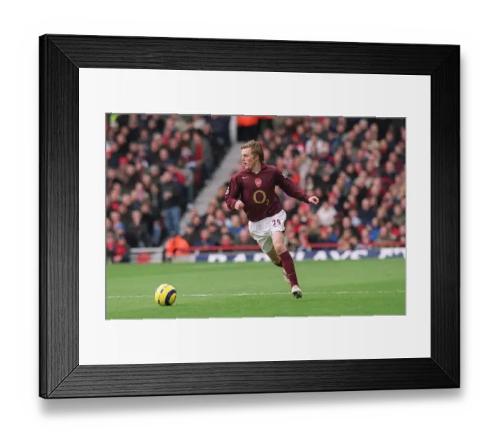 Framed Print : Sebastian Larsson (Arsenal). Arsenal 1: 1 Bolton Wanderers Framed Print : Sebastian Larsson (Arsenal). Arsenal 1: 1 Bolton Wanderers