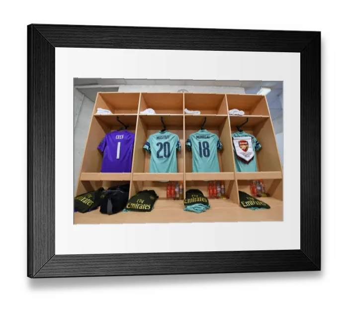 Framed Print : Arsenal's Pre-Match Huddle: UEFA Europa League Round of 16 (First Leg) vs Stade Rennais
