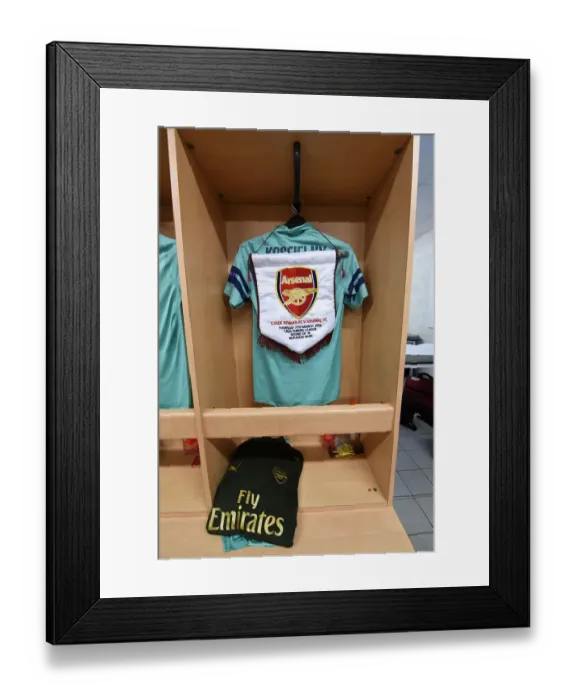 Framed Print : Arsenal's Unified Focus: Pre-Match Huddle before UEFA Europa League Clash against Stade Rennais