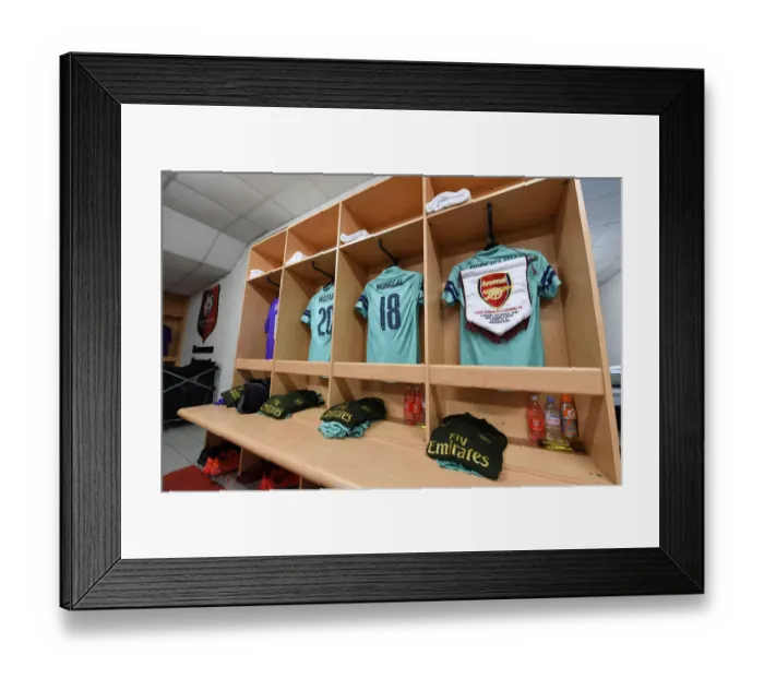 Framed Print : Arsenal's Unified Focus: Pre-Match Huddle Before UEFA Europa League Clash Against Stade Rennais
