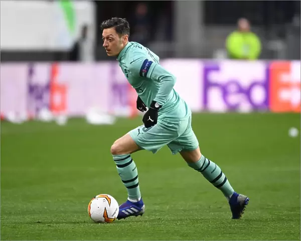 Mesut Ozil in Action: Arsenal's Europa League Clash at Stade Rennais (2018-19)