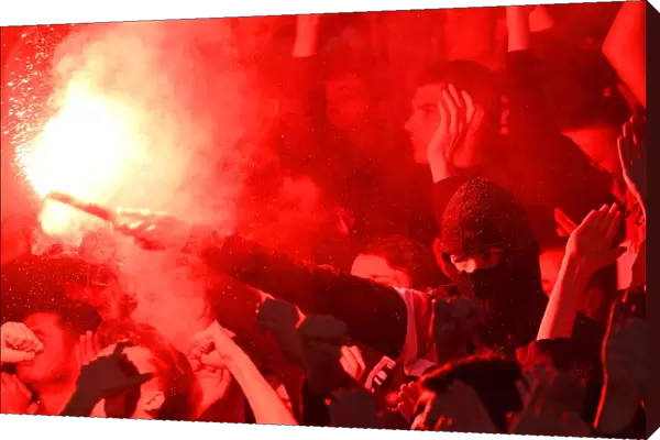 Arsenal vs. Stade Rennais: Europa League Clash - Fans Wield Flares in Rennes