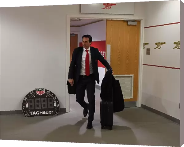 Unai Emery in Arsenal Changing Room Before Arsenal vs Manchester United (2018-19)