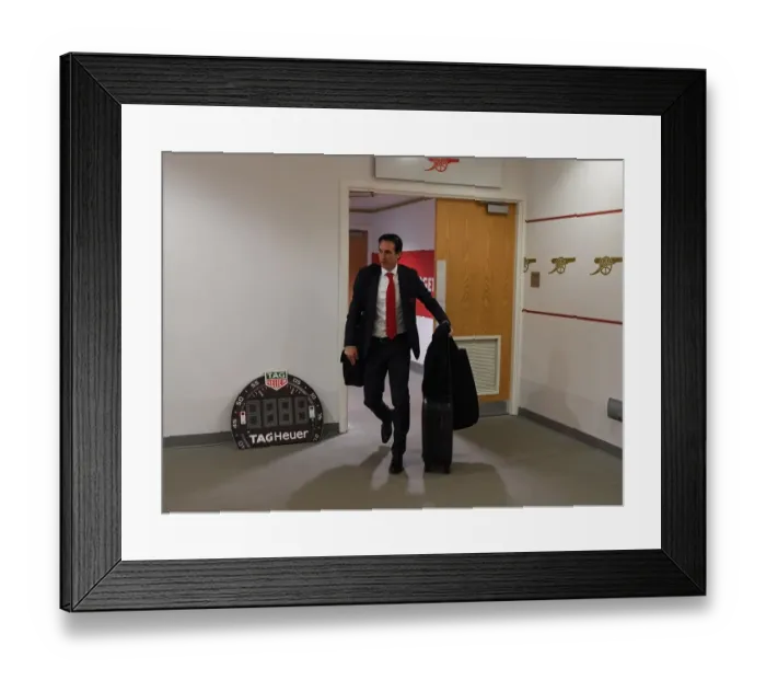 Framed Print : Unai Emery in Arsenal Changing Room Before Arsenal vs Manchester United (2018-19)