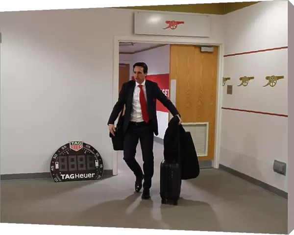 Unai Emery in Arsenal Changing Room Before Arsenal vs Manchester United (2018-19)