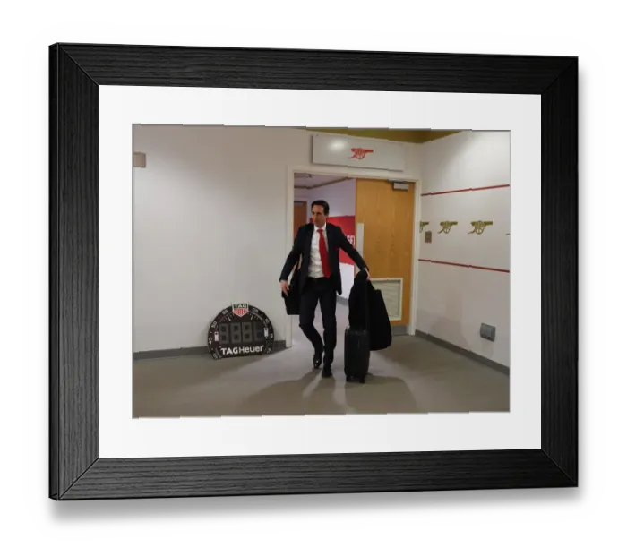 Framed Print : Unai Emery in Arsenal Changing Room Before Arsenal vs Manchester United (2018-19)