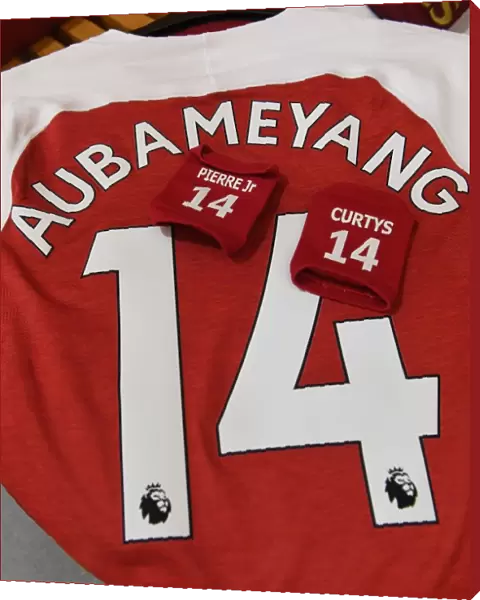 Arsenal's Aubameyang Dons Jersey Ahead of Arsenal vs Manchester United Clash (2018-19)