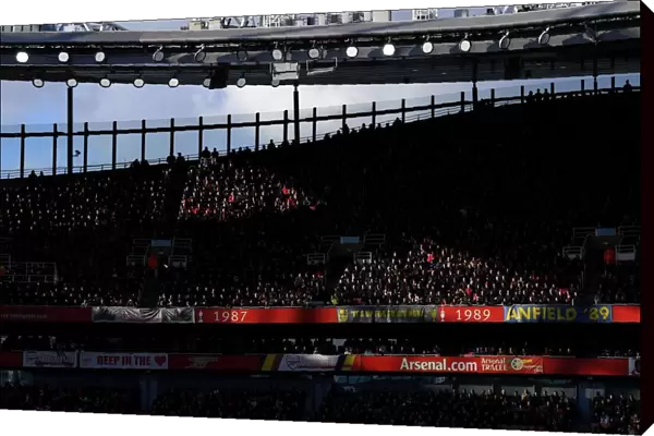 Arsenal vs Manchester United: A Sea of Passionate Fans at Emirates Stadium