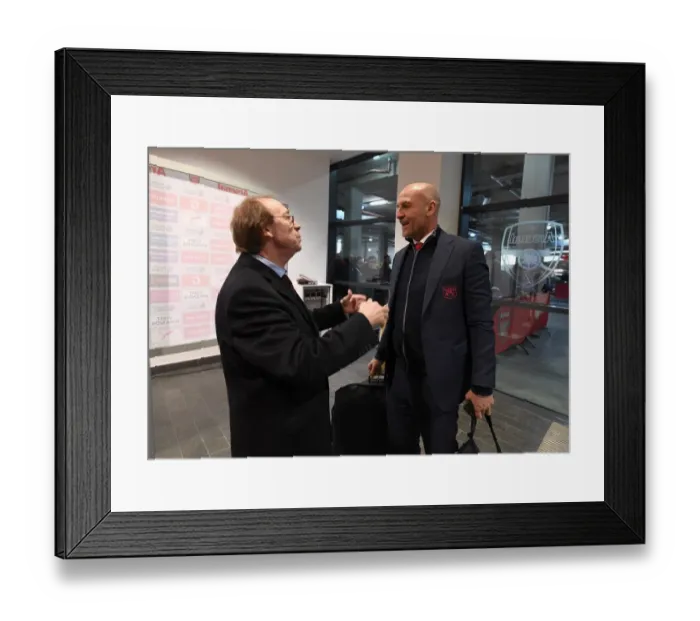 Framed Print : Steve Bould (Assistant Coach) and Charlie George (ex Arsenal) Framed Print : Steve Bould (Assistant Coach) and Charlie George (ex Arsenal)
