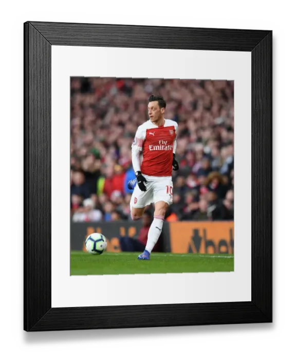 Framed Print : Mesut Ozil in Action: Arsenal vs Manchester United, Premier League 2018-19 Framed Print : Mesut Ozil in Action: Arsenal vs Manchester United, Premier League 2018-19